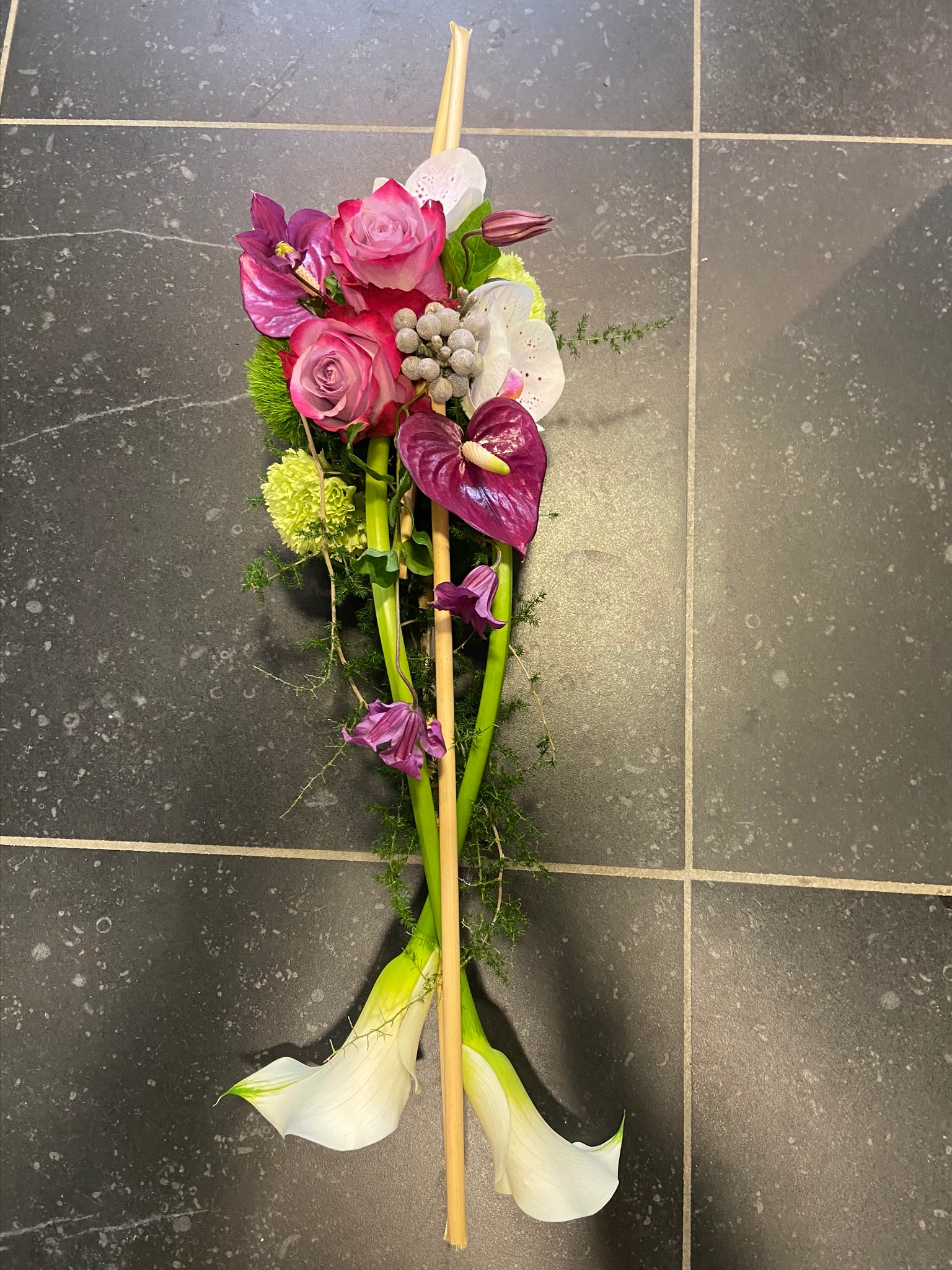 Bloemstuk paars roze wit modern