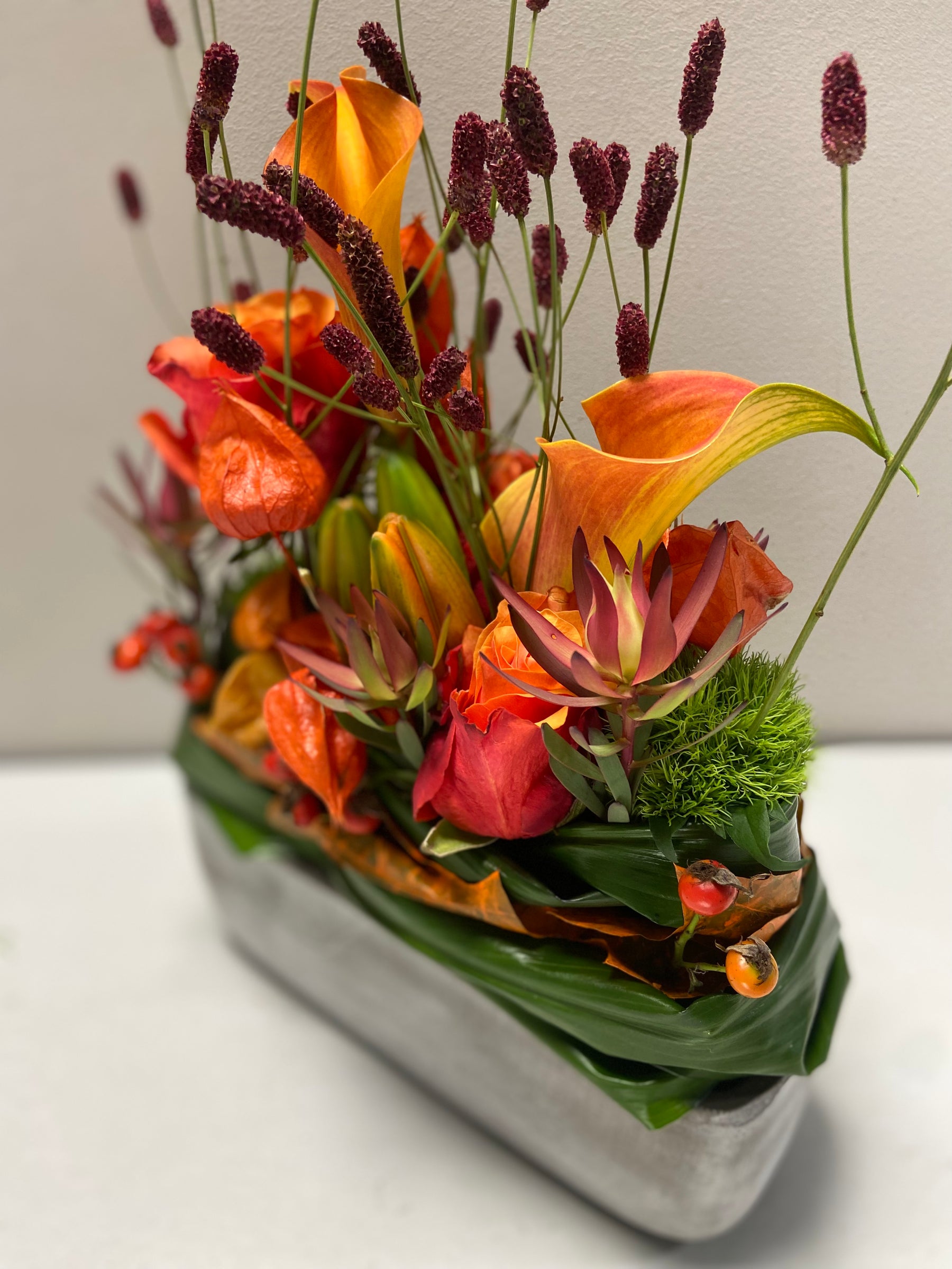 Bloemstuk oranje in de hoogte