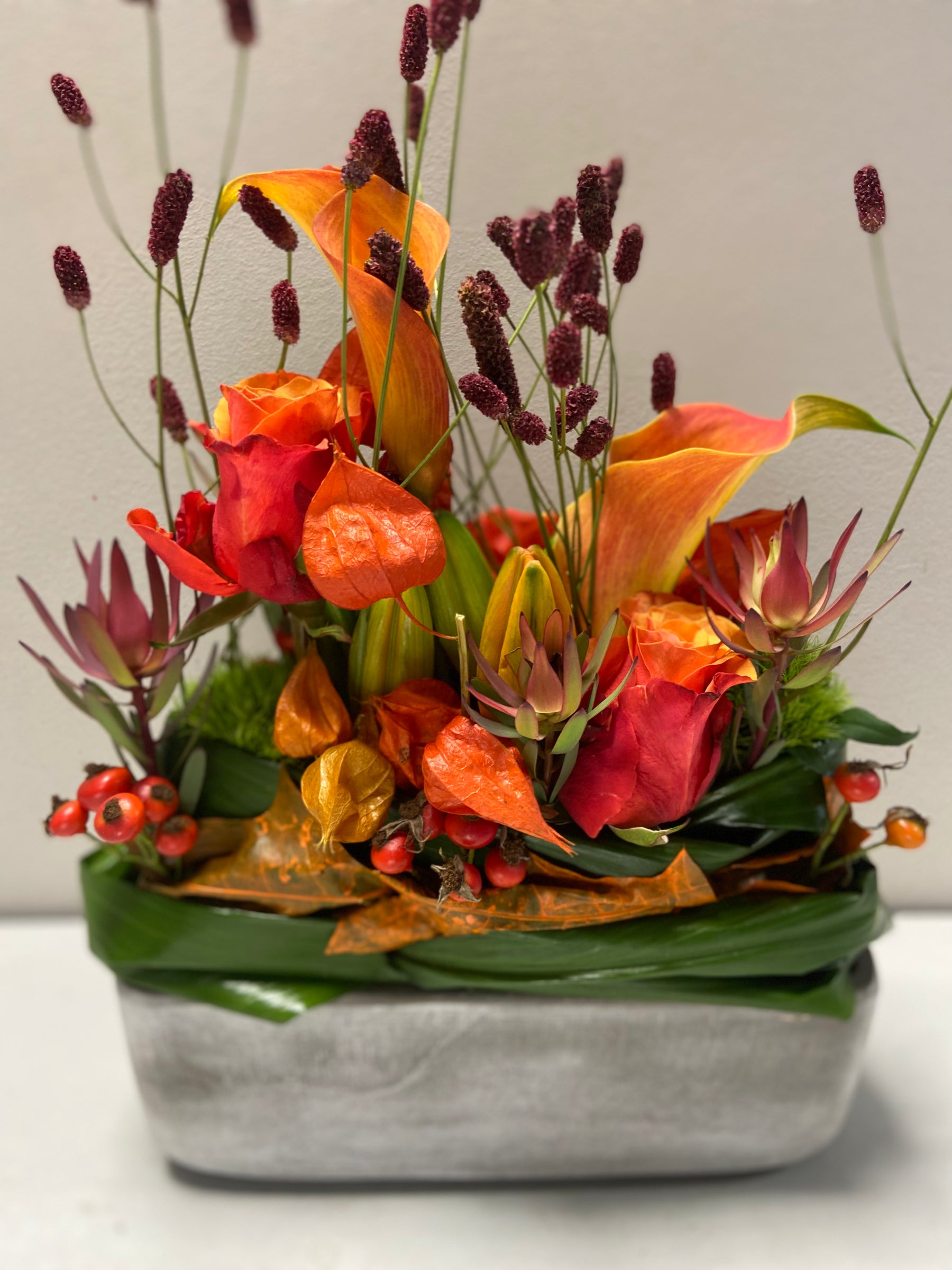 Bloemstuk oranje in de hoogte