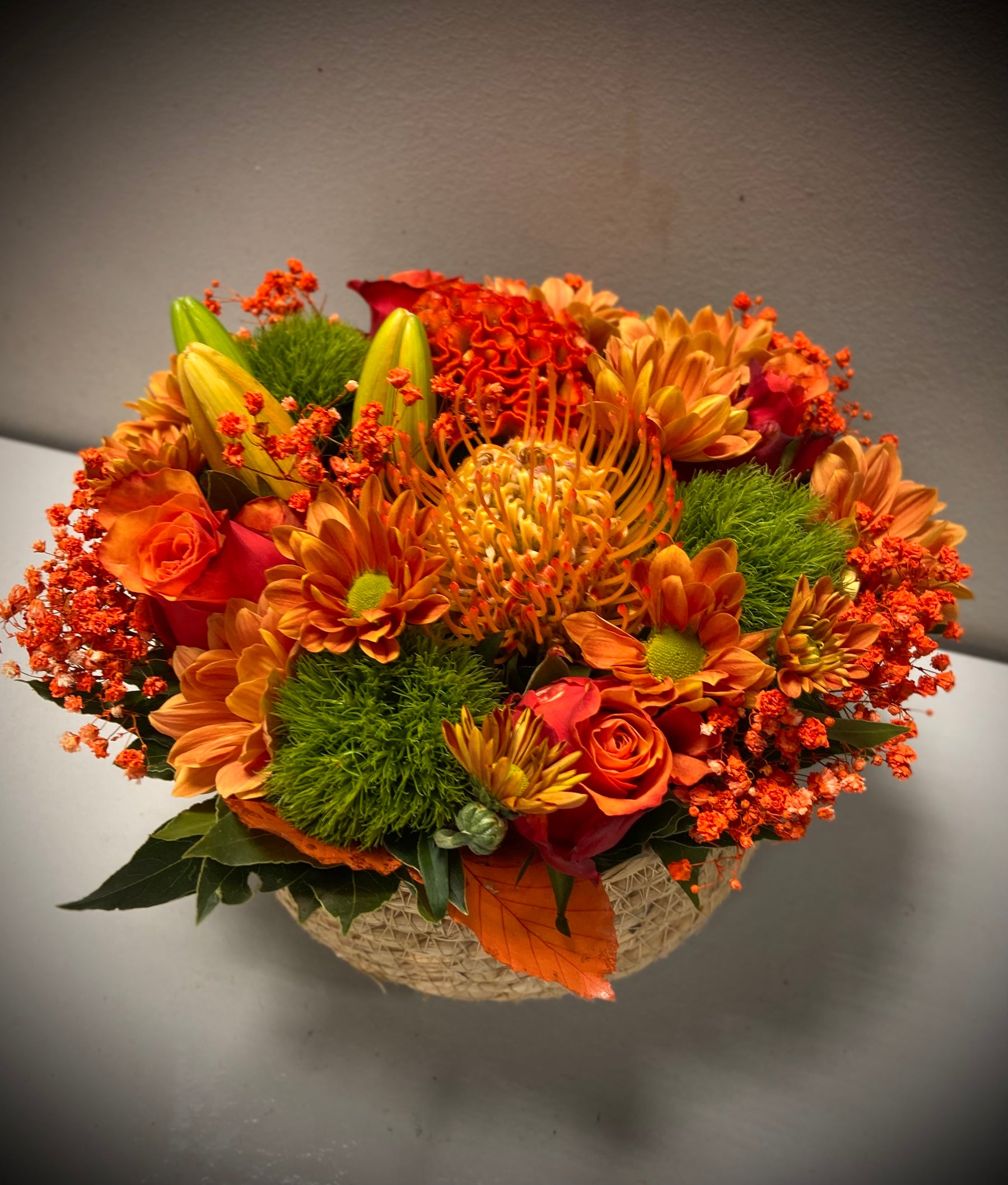 Bloemstuk Herfstcolor in mand