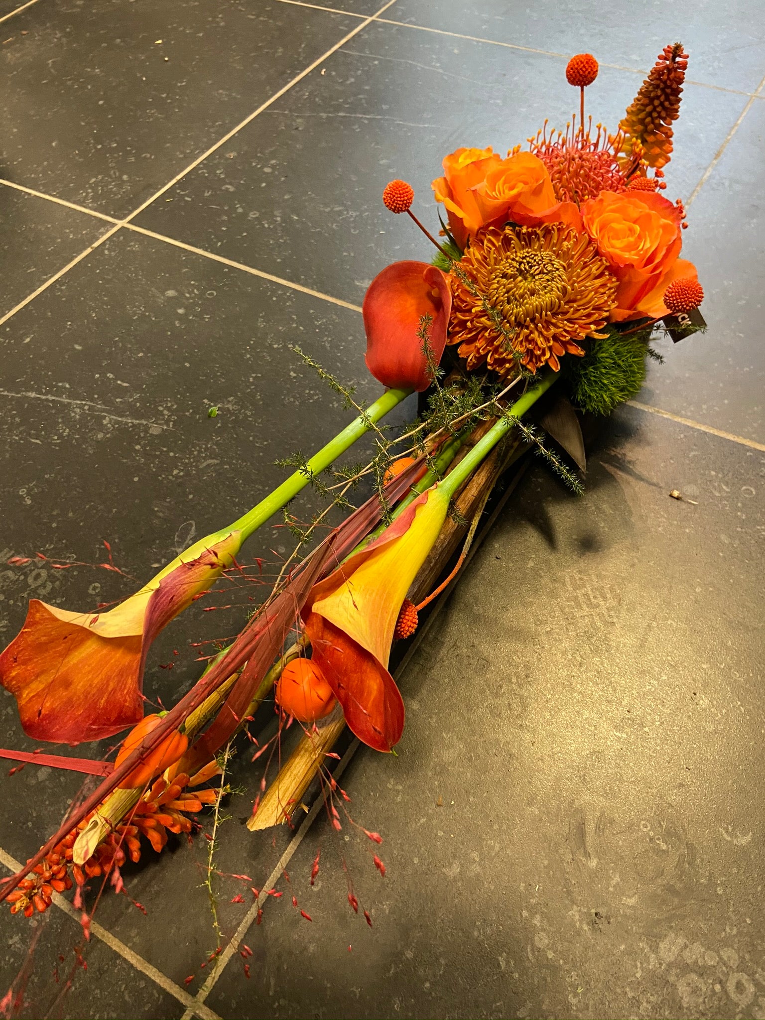 Bloemstuk herfst oranje lang