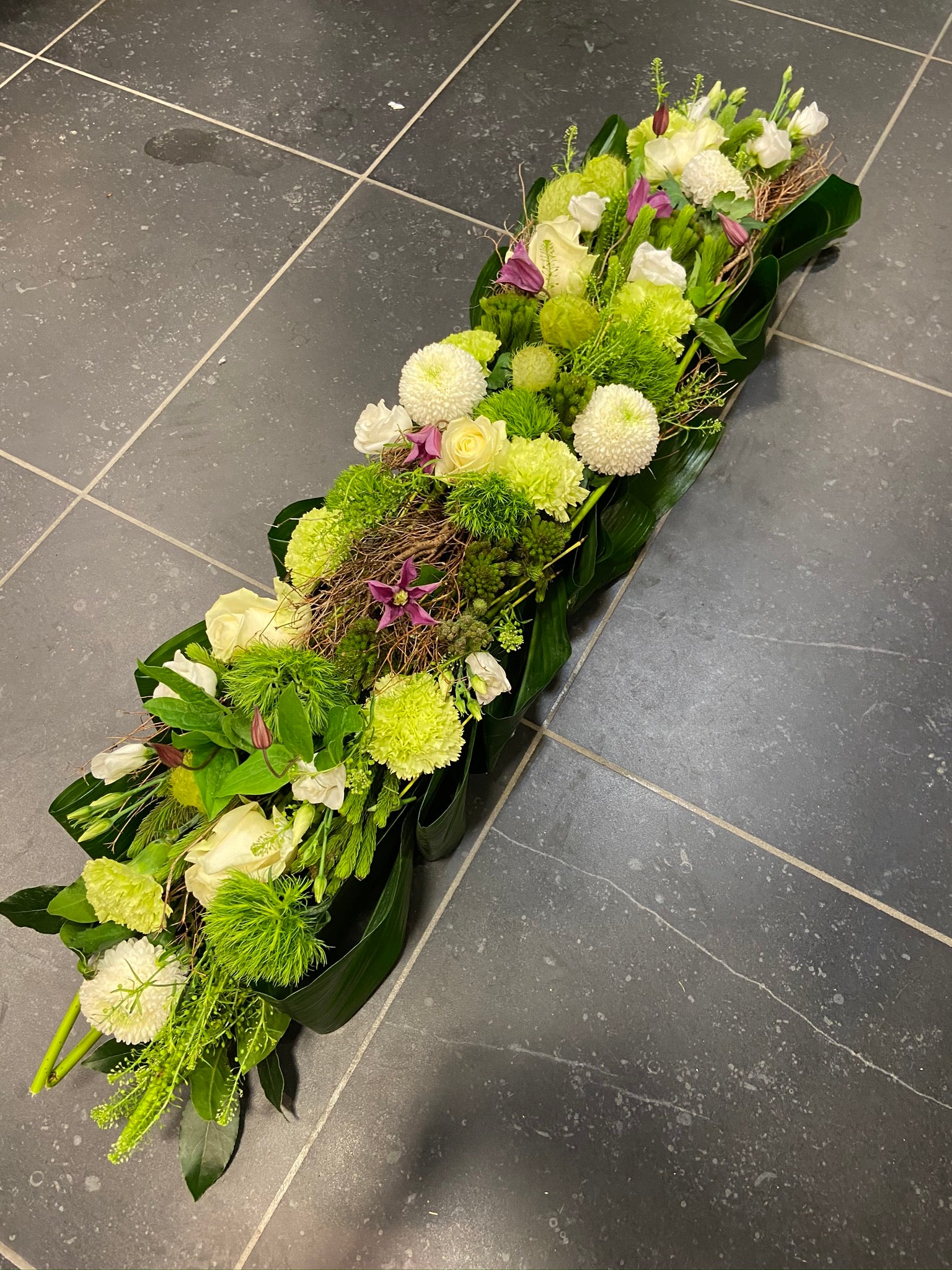 Bloemstuk langwerpig groot wit modern