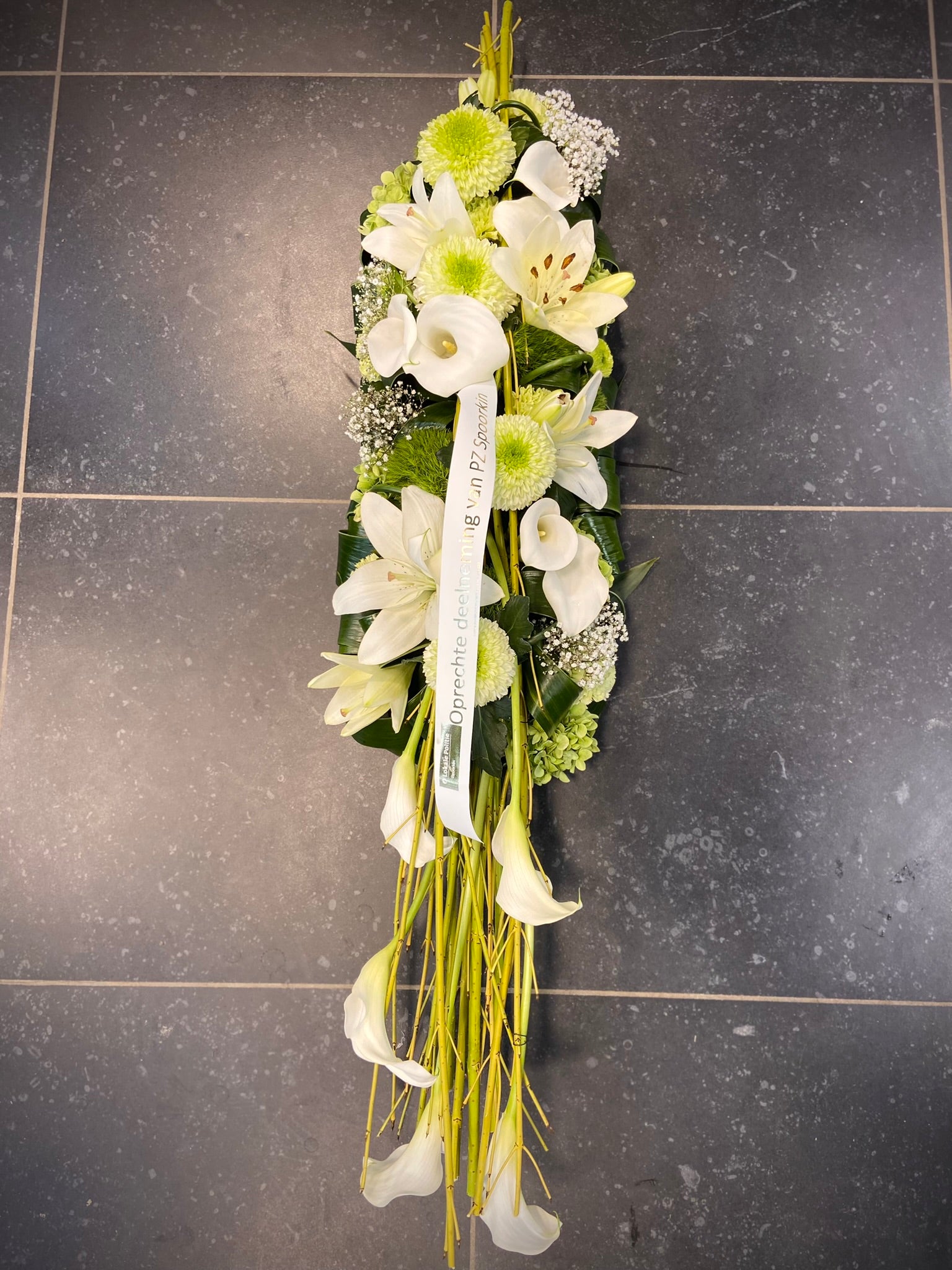 Bloemstuk langwerpig modern wit