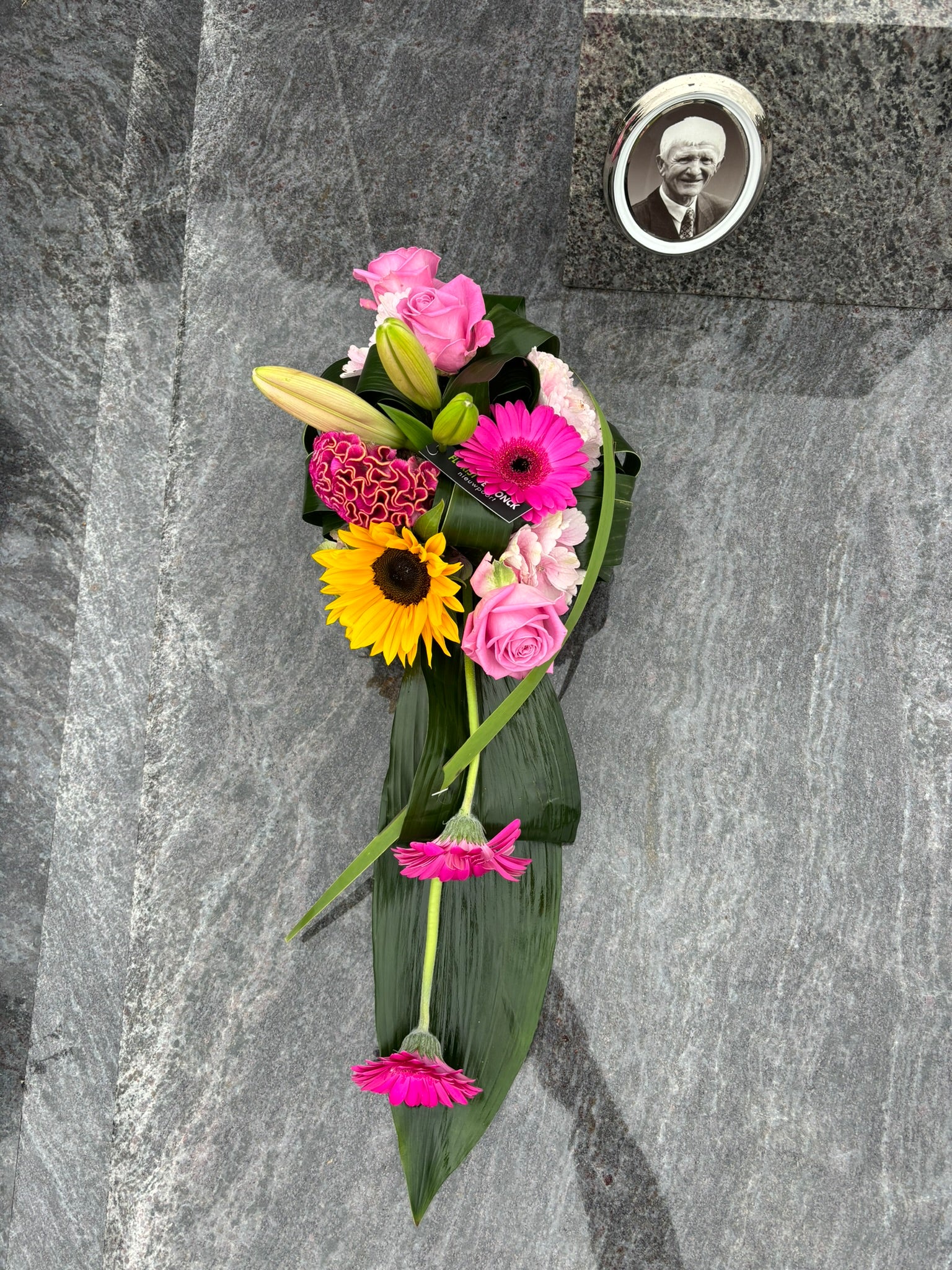 Bloemstuk fleurig simpel
