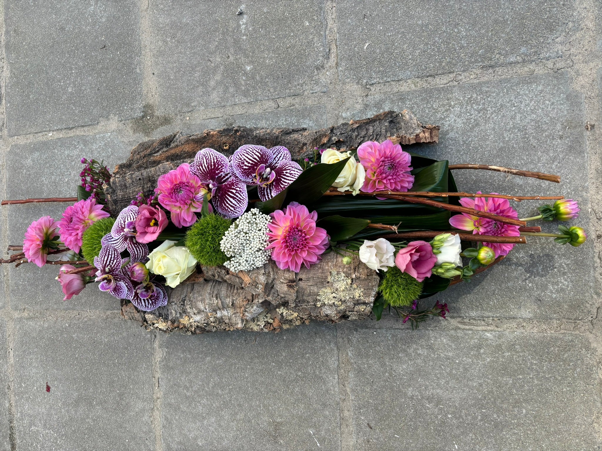 Bloemstuk schors paars roze
